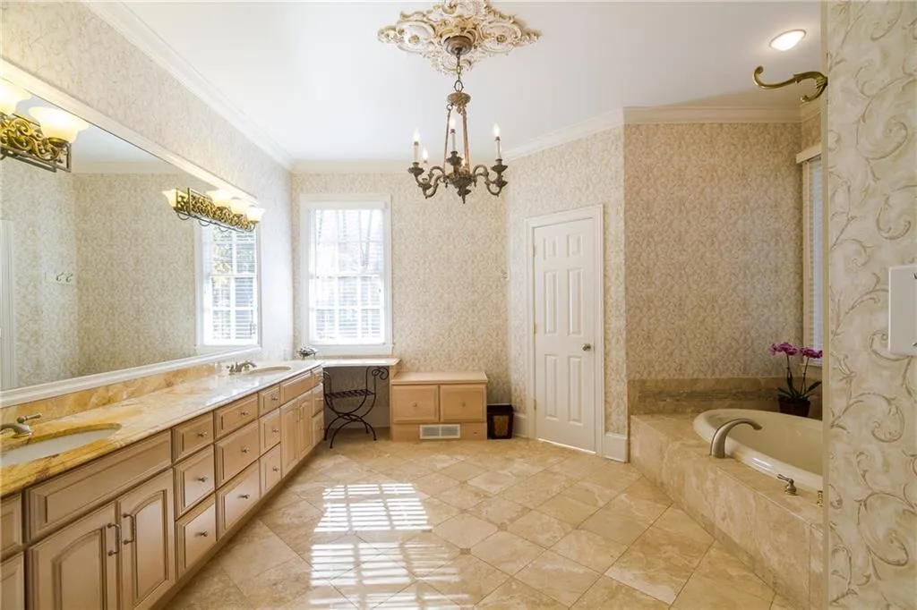 5695 Long Island Drive Nw, Atlanta, Georgia 30327, 6 Bedrooms Bedrooms, ,6 BathroomsBathrooms,Residential,Sold,5695 Long Island Drive Nw,5774628