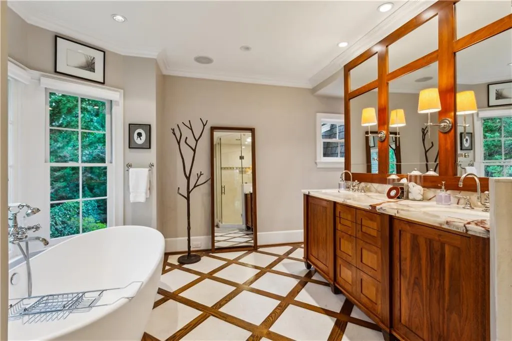 3302 W Andrews Drive Nw, Atlanta, Georgia 30305, 6 Bedrooms Bedrooms, ,4 BathroomsBathrooms,Residential,For Sale,3302 W Andrews Drive Nw,7627365