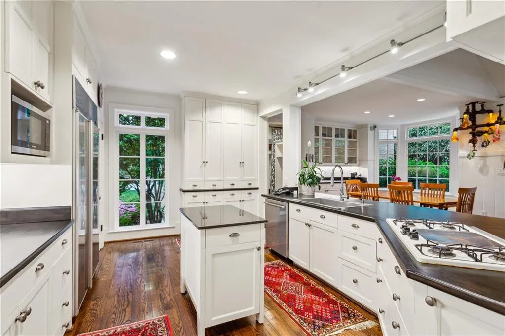 3302 W Andrews Drive Nw, Atlanta, Georgia 30305, 6 Bedrooms Bedrooms, ,4 BathroomsBathrooms,Residential,For Sale,3302 W Andrews Drive Nw,7627365