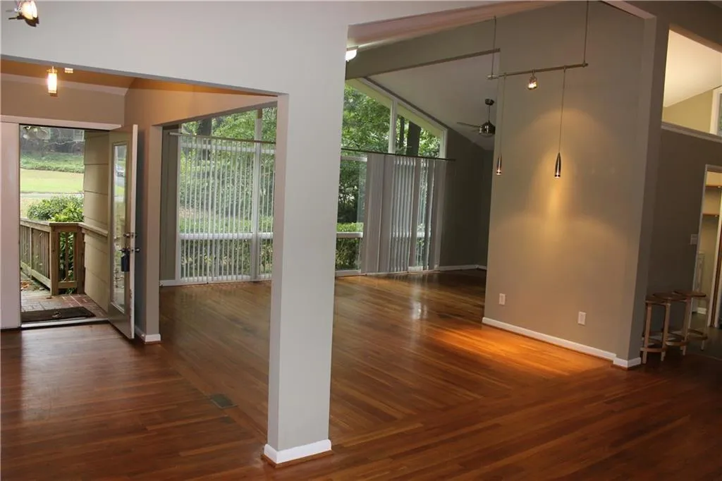 635 Glenforest Road, Sandy Springs, Georgia 30328, 5 Bedrooms Bedrooms, ,3 BathroomsBathrooms,Residential,Sold,635 Glenforest Road,6611171