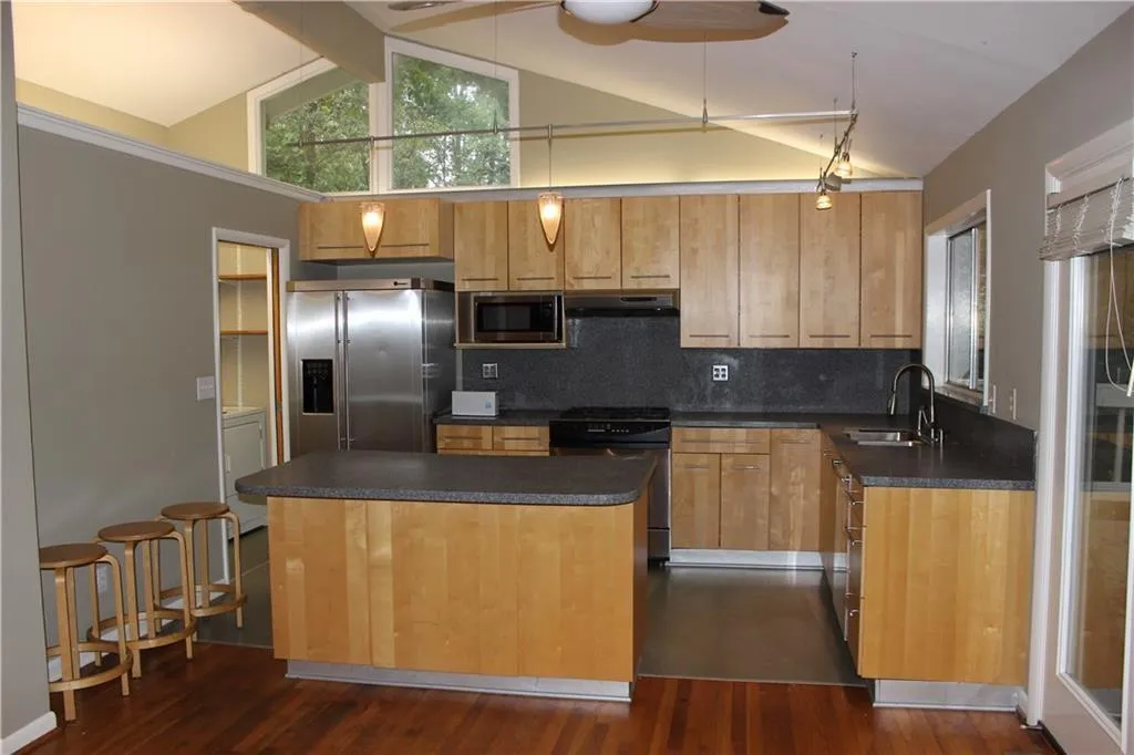 635 Glenforest Road, Sandy Springs, Georgia 30328, 5 Bedrooms Bedrooms, ,3 BathroomsBathrooms,Residential,Sold,635 Glenforest Road,6611171