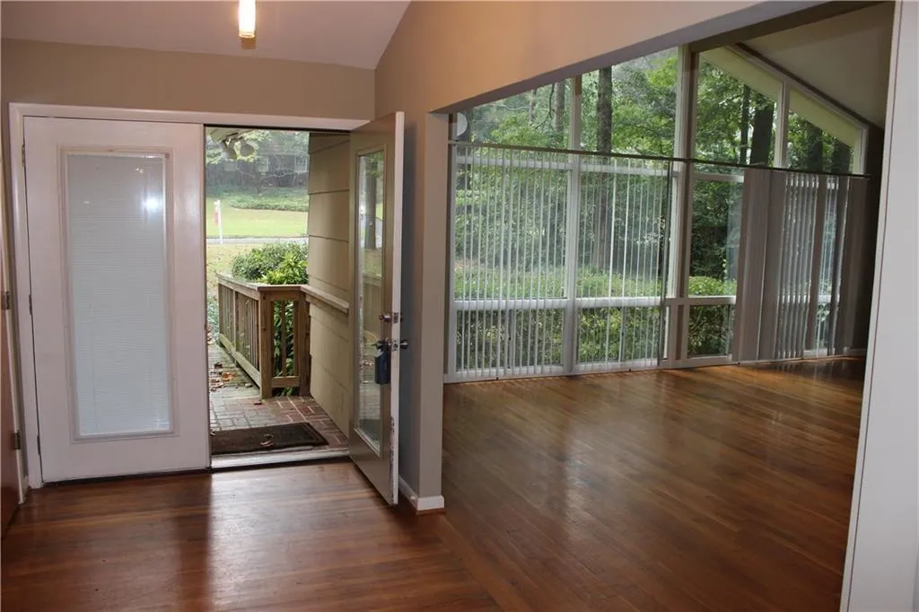 635 Glenforest Road, Sandy Springs, Georgia 30328, 5 Bedrooms Bedrooms, ,3 BathroomsBathrooms,Residential,Sold,635 Glenforest Road,6611171