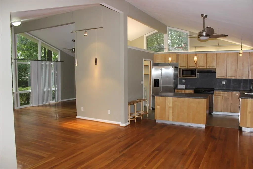 635 Glenforest Road, Sandy Springs, Georgia 30328, 5 Bedrooms Bedrooms, ,3 BathroomsBathrooms,Residential,Sold,635 Glenforest Road,6611171