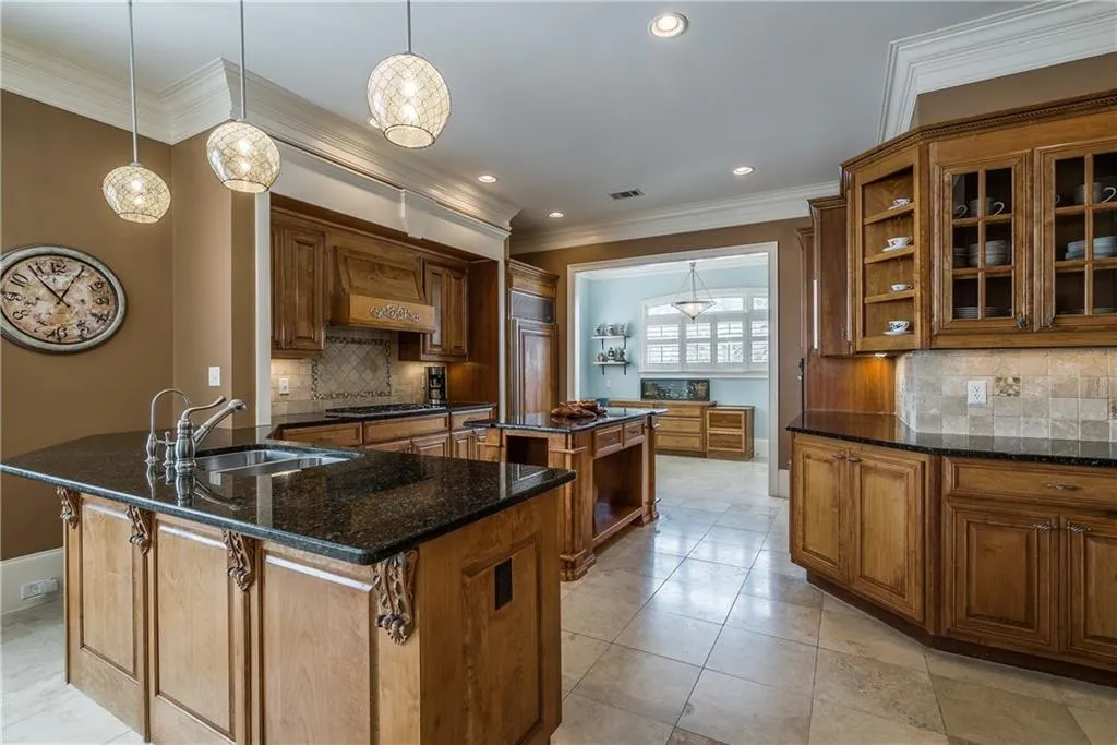 7882 Stratford Lane, Sandy Springs, Georgia 30350, 5 Bedrooms Bedrooms, ,5 BathroomsBathrooms,Residential,Sold,7882 Stratford Lane,5958011