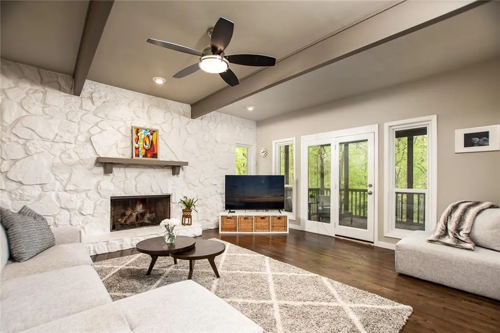220 Wessex Court, Atlanta, Georgia 30328, 4 Bedrooms Bedrooms, ,2 BathroomsBathrooms,Residential,Sold,220 Wessex Court,6537568