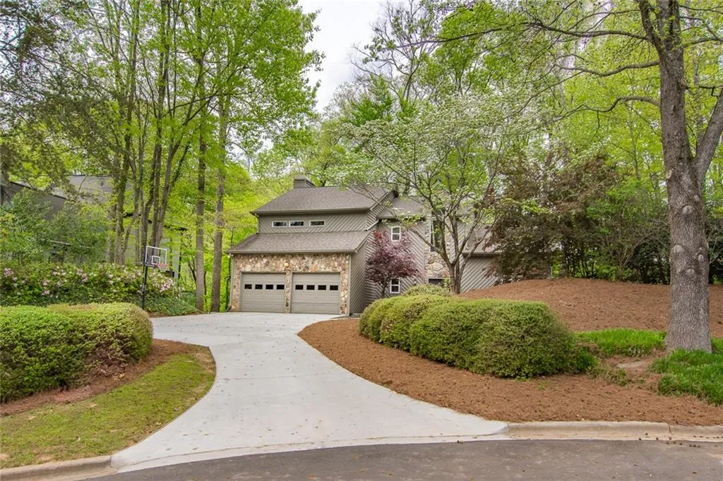 220 Wessex Court, Atlanta, Georgia 30328, 4 Bedrooms Bedrooms, ,2 BathroomsBathrooms,Residential,Sold,220 Wessex Court,6537568