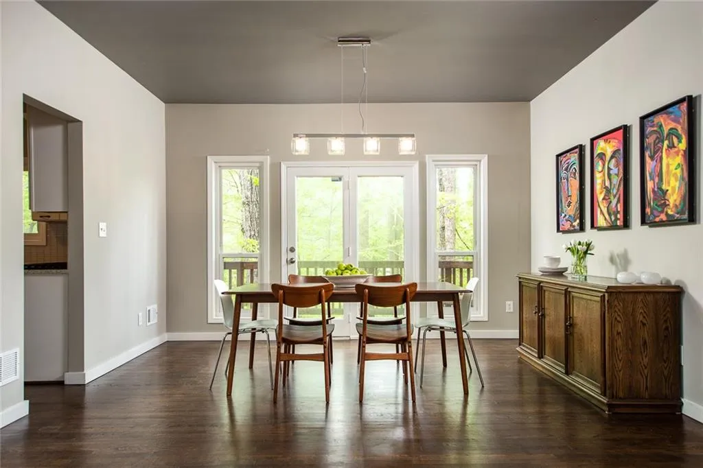 220 Wessex Court, Atlanta, Georgia 30328, 4 Bedrooms Bedrooms, ,2 BathroomsBathrooms,Residential,Sold,220 Wessex Court,6537568