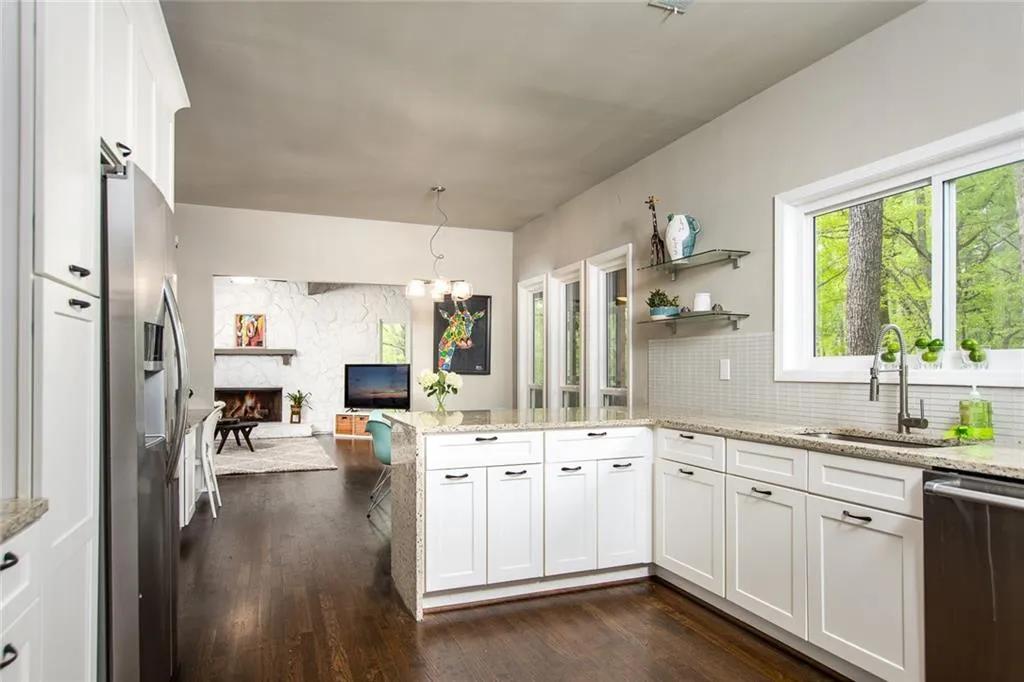 220 Wessex Court, Atlanta, Georgia 30328, 4 Bedrooms Bedrooms, ,2 BathroomsBathrooms,Residential,Sold,220 Wessex Court,6537568