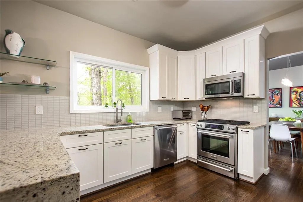 220 Wessex Court, Atlanta, Georgia 30328, 4 Bedrooms Bedrooms, ,2 BathroomsBathrooms,Residential,Sold,220 Wessex Court,6537568