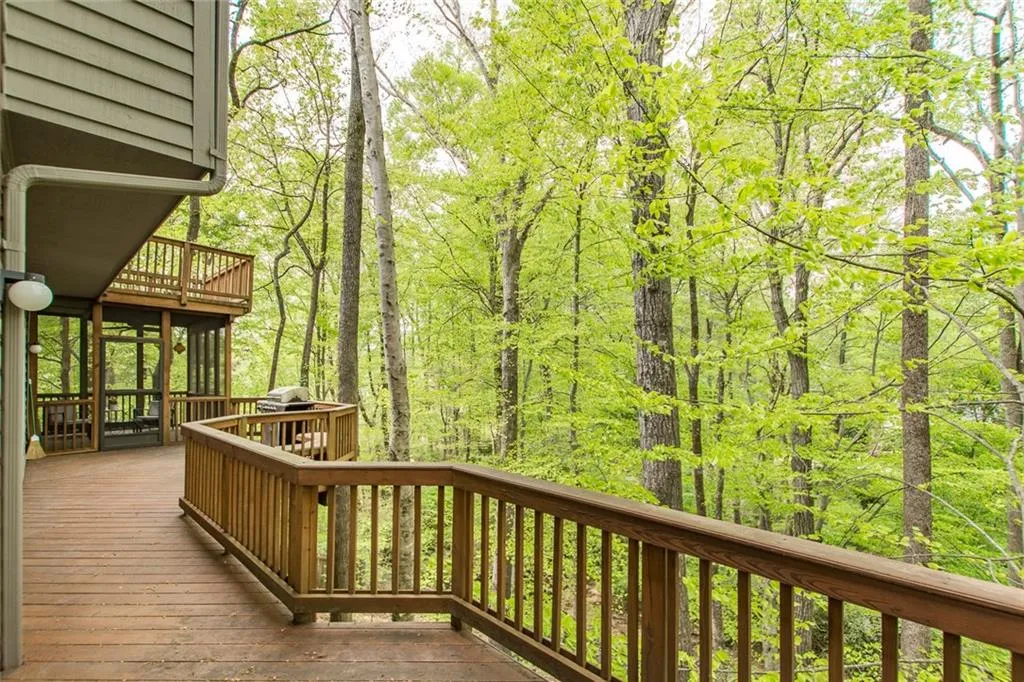 220 Wessex Court, Atlanta, Georgia 30328, 4 Bedrooms Bedrooms, ,2 BathroomsBathrooms,Residential,Sold,220 Wessex Court,6537568