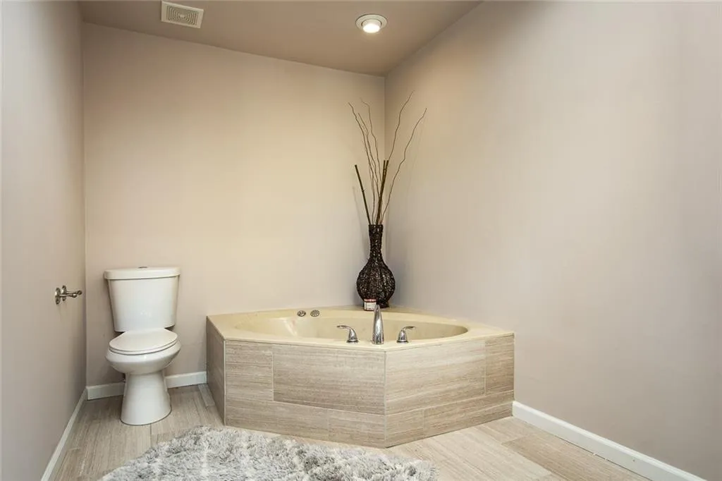 220 Wessex Court, Atlanta, Georgia 30328, 4 Bedrooms Bedrooms, ,2 BathroomsBathrooms,Residential,Sold,220 Wessex Court,6537568