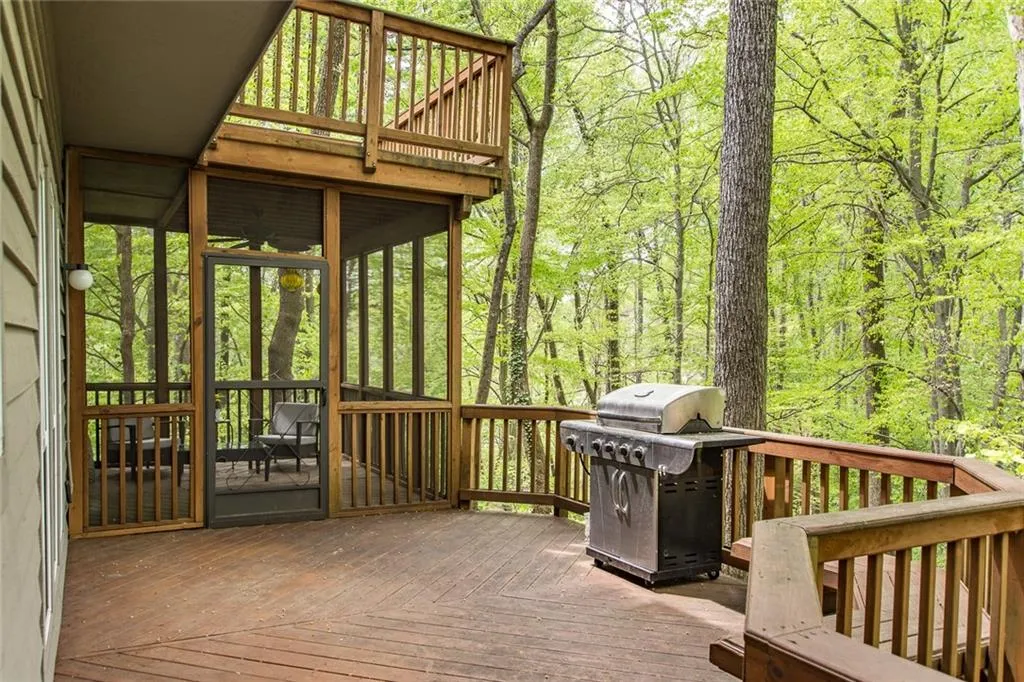 220 Wessex Court, Atlanta, Georgia 30328, 4 Bedrooms Bedrooms, ,2 BathroomsBathrooms,Residential,Sold,220 Wessex Court,6537568