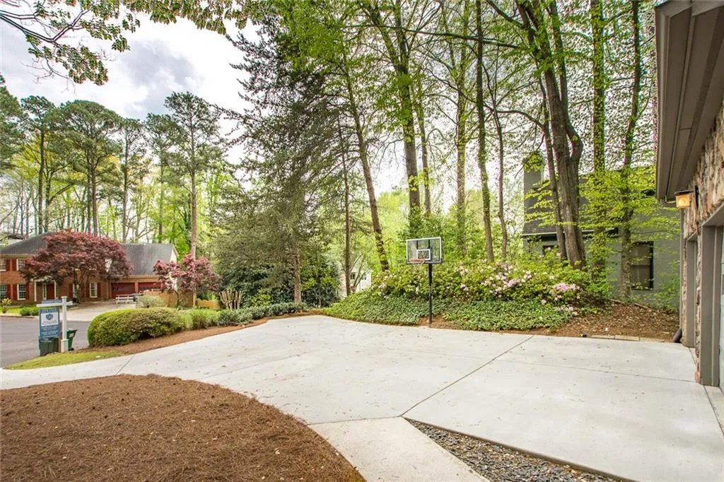 220 Wessex Court, Atlanta, Georgia 30328, 4 Bedrooms Bedrooms, ,2 BathroomsBathrooms,Residential,Sold,220 Wessex Court,6537568
