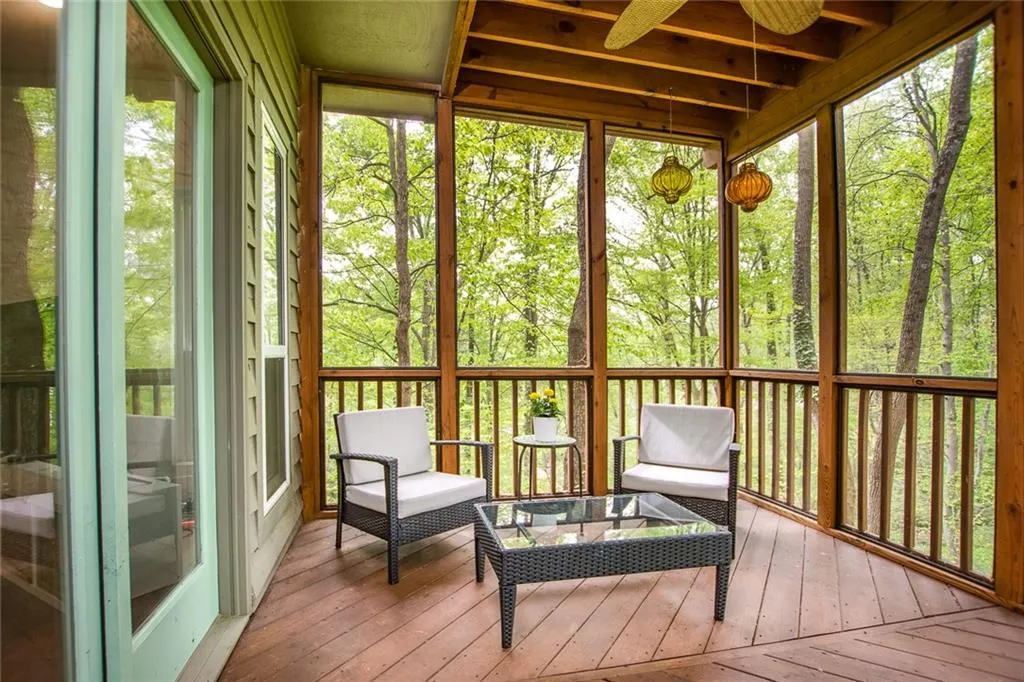 220 Wessex Court, Atlanta, Georgia 30328, 4 Bedrooms Bedrooms, ,2 BathroomsBathrooms,Residential,Sold,220 Wessex Court,6537568