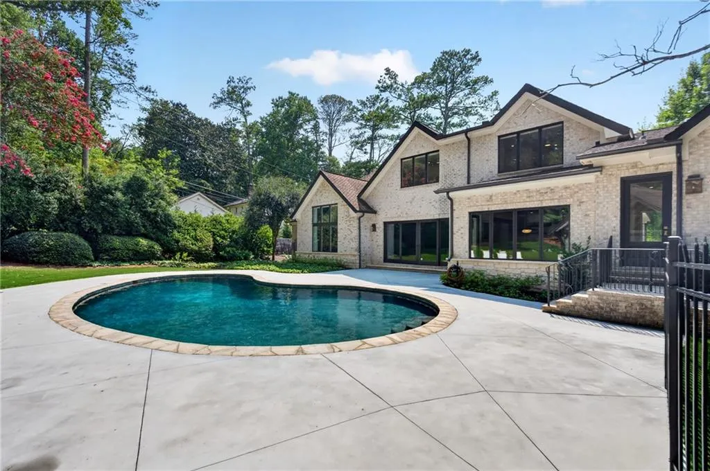 3659 Northside Drive Nw, Atlanta, Georgia 30305, 5 Bedrooms Bedrooms, 0 ,6 BathroomsBathrooms,Residential,For Sale,3659 Northside Drive Nw,7810605