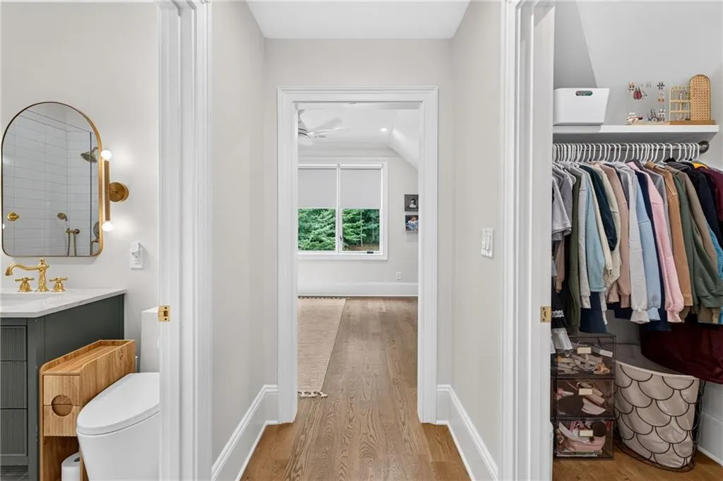 Entrance to upstairs Bedroom (4)