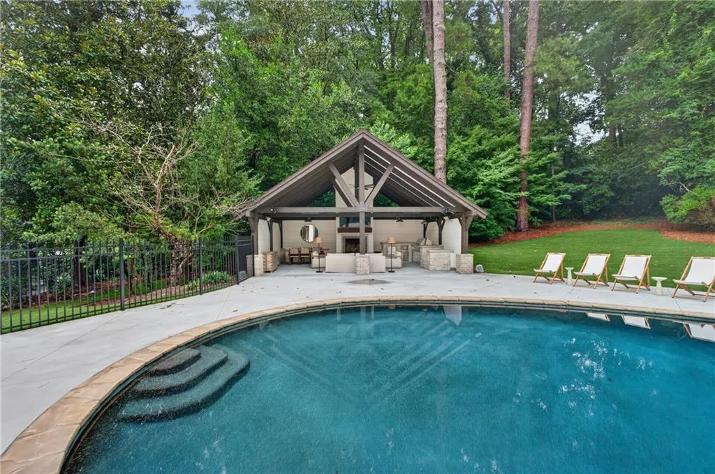 3659 Northside Drive Nw, Atlanta, Georgia 30305, 5 Bedrooms Bedrooms, 0 ,6 BathroomsBathrooms,Residential,For Sale,3659 Northside Drive Nw,7810605