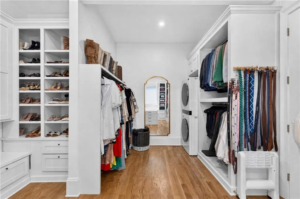 Primary Closet has its own private laundry facility (2nd)