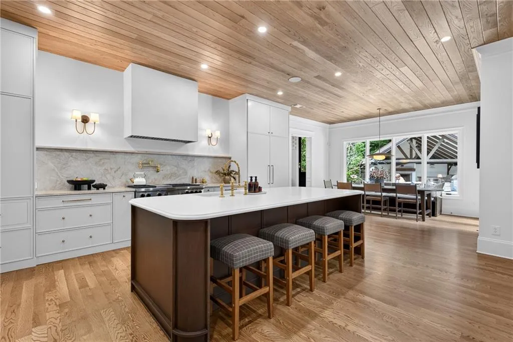 Eat in Kitchen