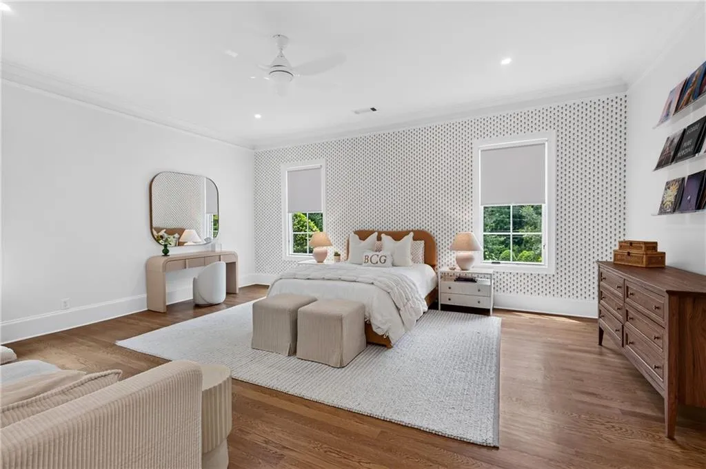 Large Bedroom 3 ( mainlevel)