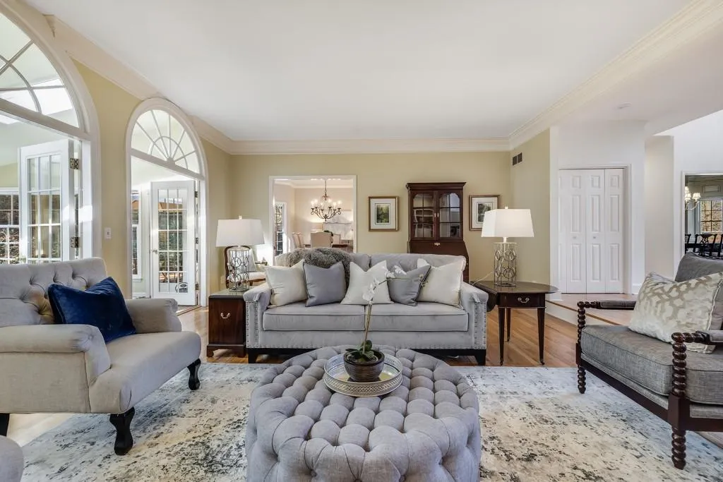 895 Waddington Court, Sandy Springs, Georgia 30350, 4 Bedrooms Bedrooms, ,4 BathroomsBathrooms,Residential,Sold,895 Waddington Court,6989056