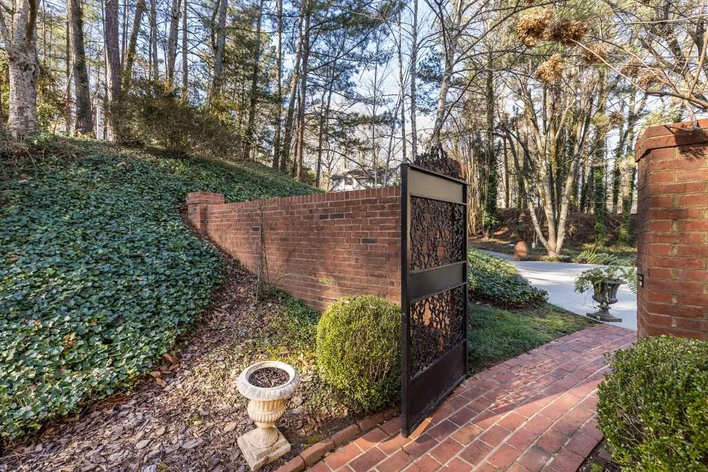 895 Waddington Court, Sandy Springs, Georgia 30350, 4 Bedrooms Bedrooms, ,4 BathroomsBathrooms,Residential,Sold,895 Waddington Court,6989056