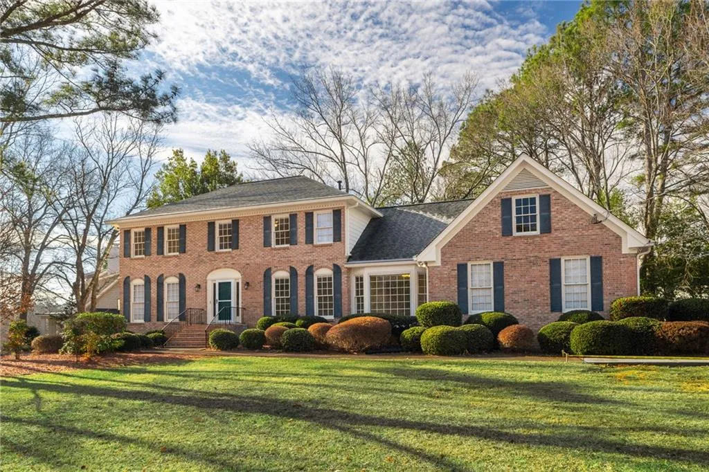 6875 Hunters Trace Circle, Sandy Springs, Georgia 30328, 4 Bedrooms Bedrooms, ,3 BathroomsBathrooms,Residential,Sold,6875 Hunters Trace Circle,7507722