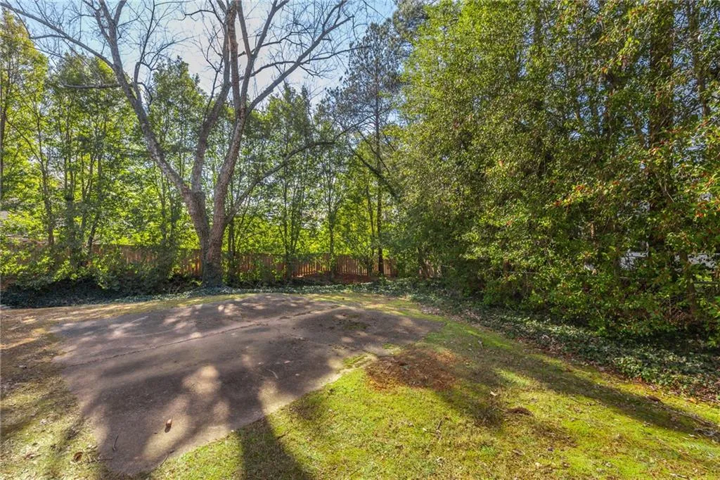 Large private back yard!