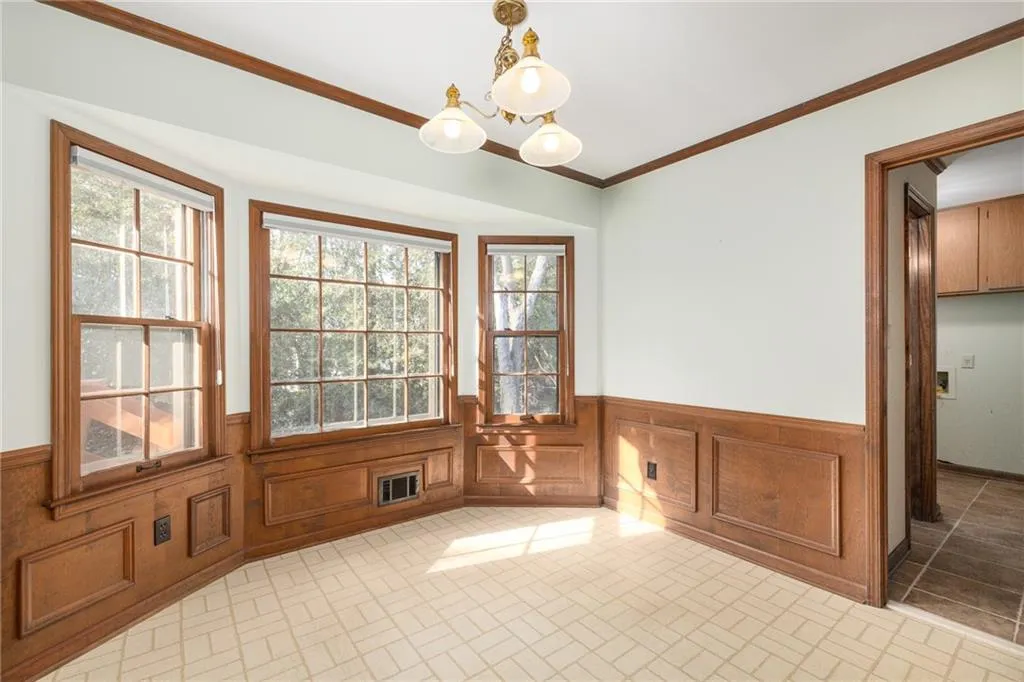 Kitchen Dining Area.