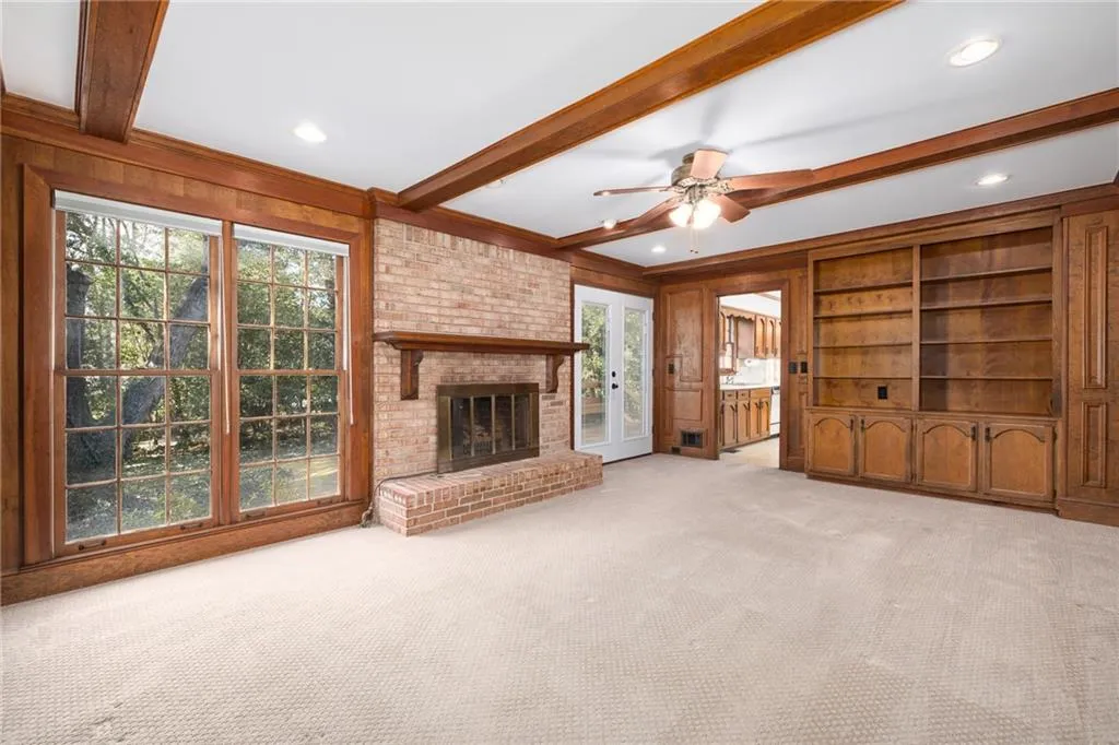 Cozy Family Room!