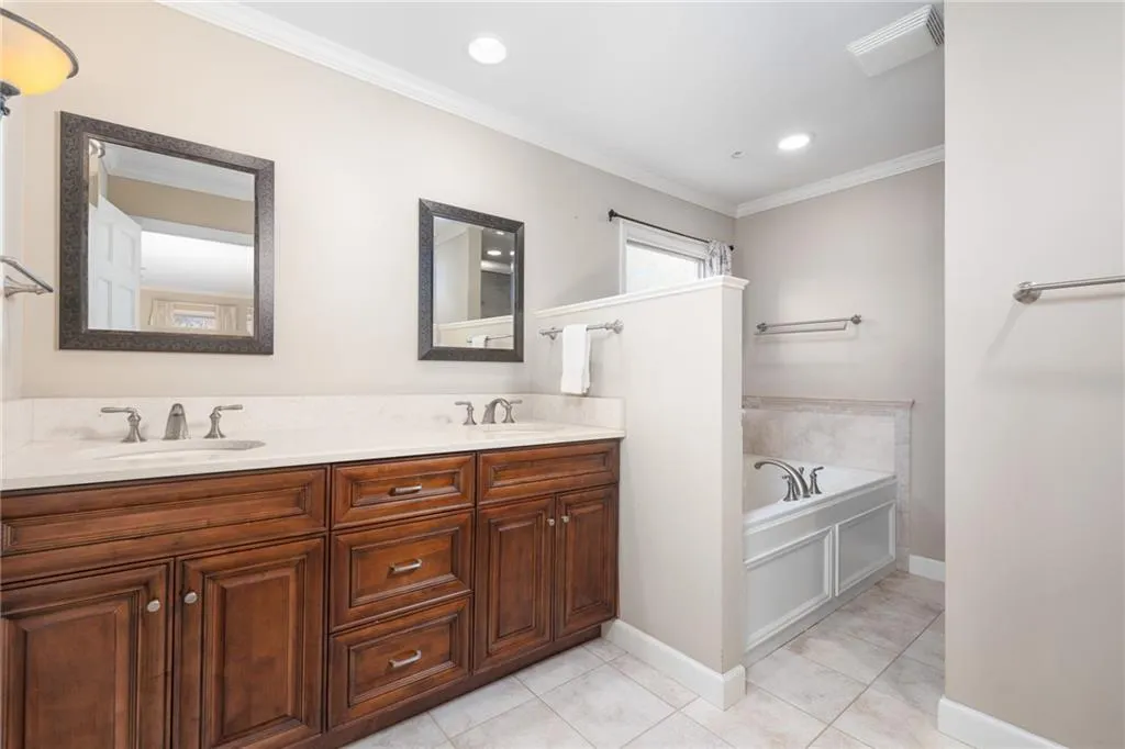 Main level Master Bath
