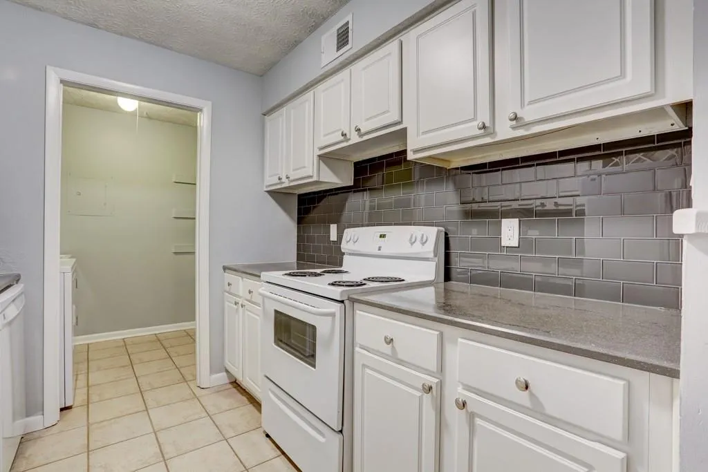 5149 Roswell Road Unit #8, Atlanta, Georgia 30342, 2 Bedrooms Bedrooms, ,1 BathroomBathrooms,Residential,Sold,5149 Roswell Road Unit #8,6629522