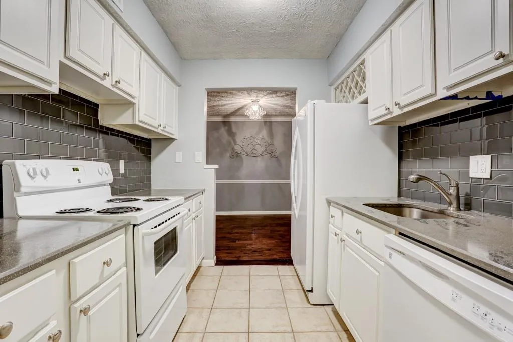 5149 Roswell Road Unit #8, Atlanta, Georgia 30342, 2 Bedrooms Bedrooms, ,1 BathroomBathrooms,Residential,Sold,5149 Roswell Road Unit #8,6629522