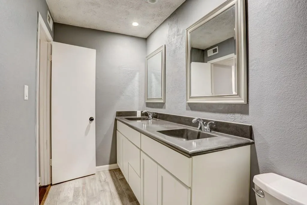 5149 Roswell Road Unit #8, Atlanta, Georgia 30342, 2 Bedrooms Bedrooms, ,1 BathroomBathrooms,Residential,Sold,5149 Roswell Road Unit #8,6629522