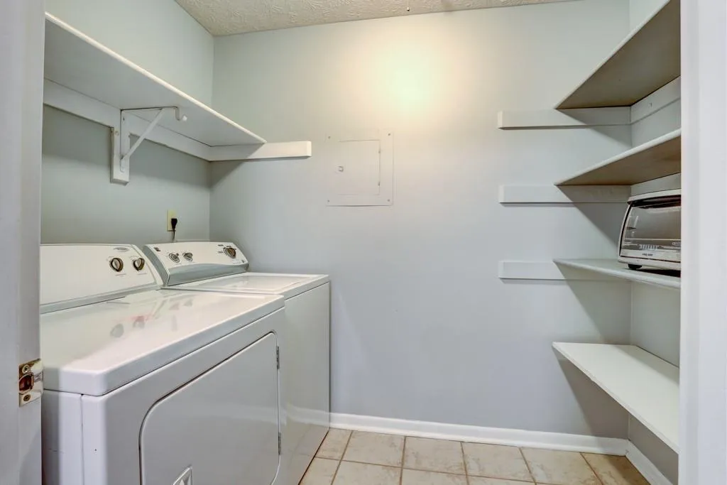 5149 Roswell Road Unit #8, Atlanta, Georgia 30342, 2 Bedrooms Bedrooms, ,1 BathroomBathrooms,Residential,Sold,5149 Roswell Road Unit #8,6629522