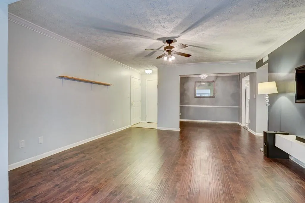 5149 Roswell Road Unit #8, Atlanta, Georgia 30342, 2 Bedrooms Bedrooms, ,1 BathroomBathrooms,Residential,Sold,5149 Roswell Road Unit #8,6629522