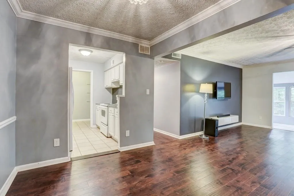 5149 Roswell Road Unit #8, Atlanta, Georgia 30342, 2 Bedrooms Bedrooms, ,1 BathroomBathrooms,Residential,Sold,5149 Roswell Road Unit #8,6629522