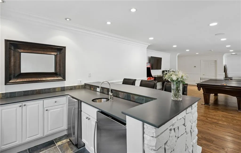 305 Forrest Lake Drive, Sandy Springs, Georgia 30327, 6 Bedrooms Bedrooms, ,7 BathroomsBathrooms,Residential,Sold,305 Forrest Lake Drive,7191191