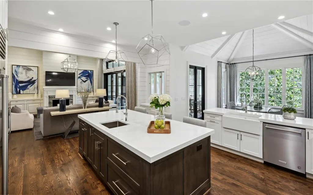 305 Forrest Lake Drive, Sandy Springs, Georgia 30327, 6 Bedrooms Bedrooms, ,7 BathroomsBathrooms,Residential,Sold,305 Forrest Lake Drive,7191191