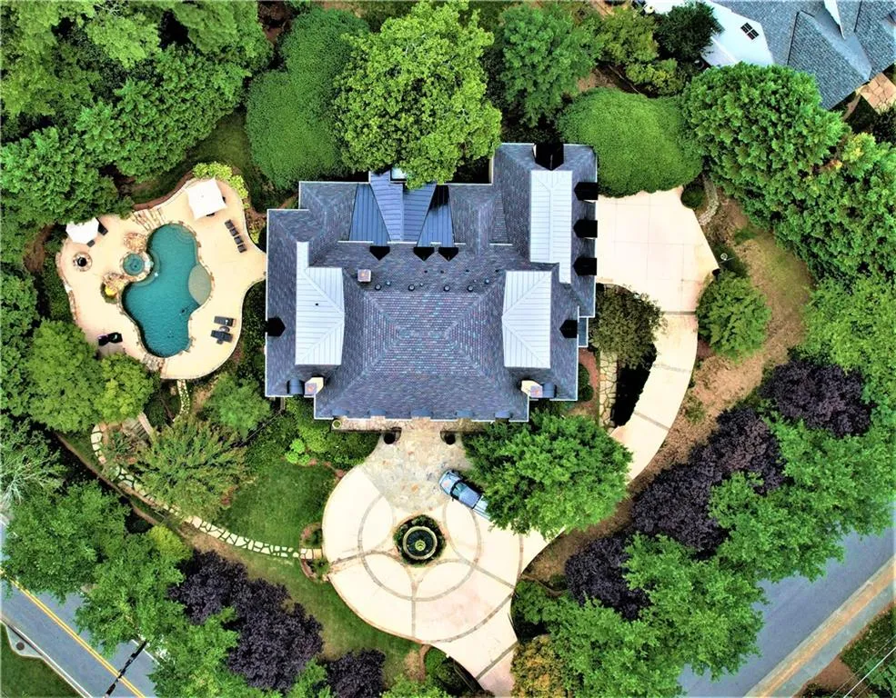 305 Forrest Lake Drive, Sandy Springs, Georgia 30327, 6 Bedrooms Bedrooms, ,7 BathroomsBathrooms,Residential,Sold,305 Forrest Lake Drive,7191191