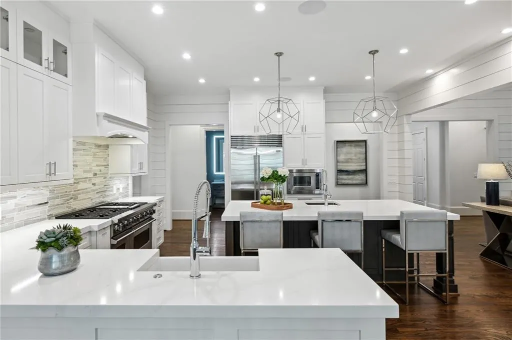 305 Forrest Lake Drive, Sandy Springs, Georgia 30327, 6 Bedrooms Bedrooms, ,7 BathroomsBathrooms,Residential,Sold,305 Forrest Lake Drive,7191191