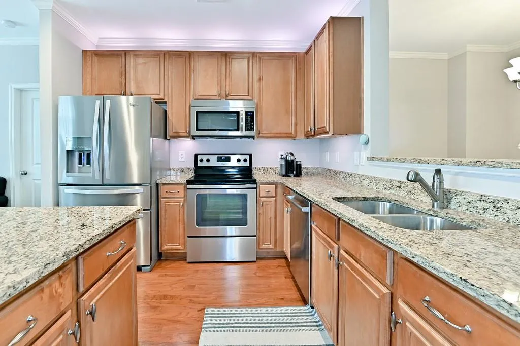 7265 Glisten Avenue Unit 124, Sandy Springs, Georgia 30328, 2 Bedrooms Bedrooms, ,2 BathroomsBathrooms,Residential,Sold,7265 Glisten Avenue Unit 124,6665743