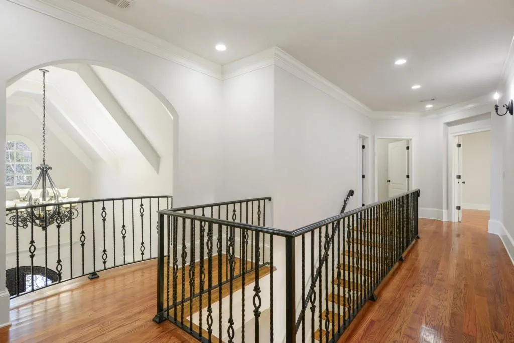 515 Long Glen Drive, Sandy Springs, Georgia 30327, 6 Bedrooms Bedrooms, ,4 BathroomsBathrooms,Residential,Sold,515 Long Glen Drive,7004632