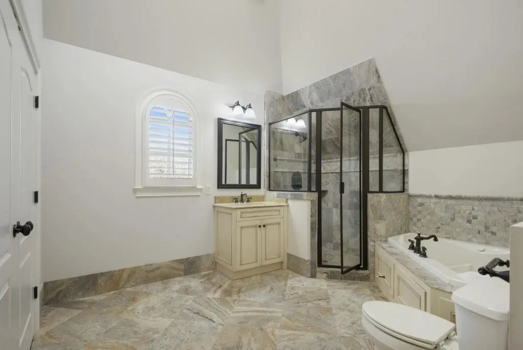 515 Long Glen Drive, Sandy Springs, Georgia 30327, 6 Bedrooms Bedrooms, ,4 BathroomsBathrooms,Residential,Sold,515 Long Glen Drive,7004632
