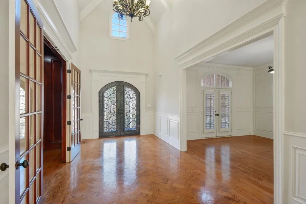 515 Long Glen Drive, Sandy Springs, Georgia 30327, 6 Bedrooms Bedrooms, ,4 BathroomsBathrooms,Residential,Sold,515 Long Glen Drive,7004632