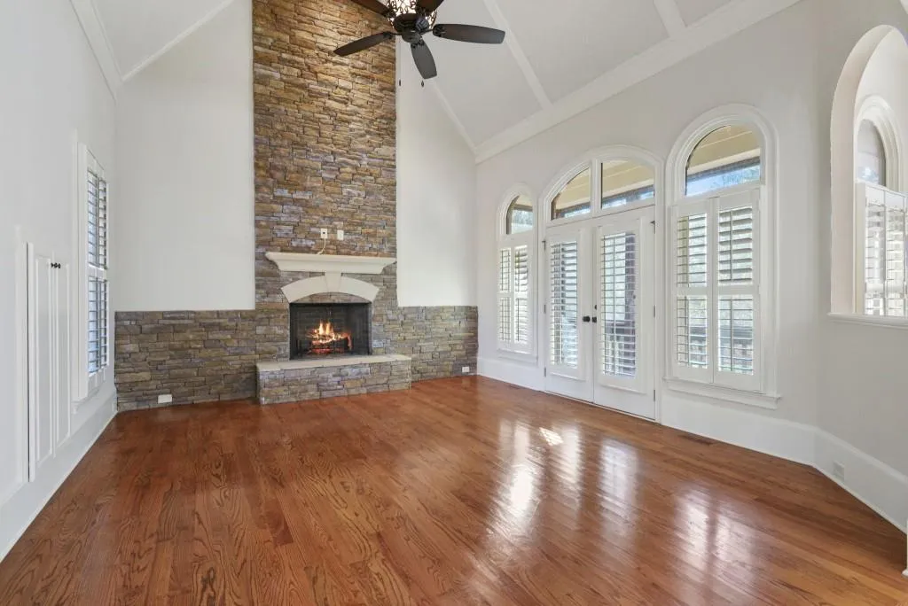 515 Long Glen Drive, Sandy Springs, Georgia 30327, 6 Bedrooms Bedrooms, ,4 BathroomsBathrooms,Residential,Sold,515 Long Glen Drive,7004632