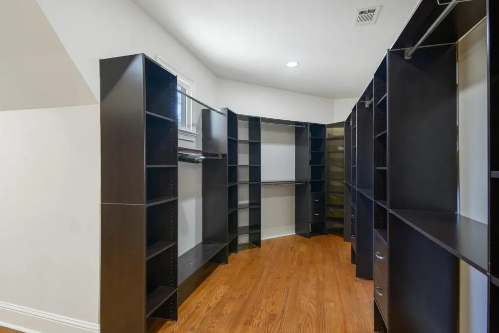 515 Long Glen Drive, Sandy Springs, Georgia 30327, 6 Bedrooms Bedrooms, ,4 BathroomsBathrooms,Residential,Sold,515 Long Glen Drive,7004632
