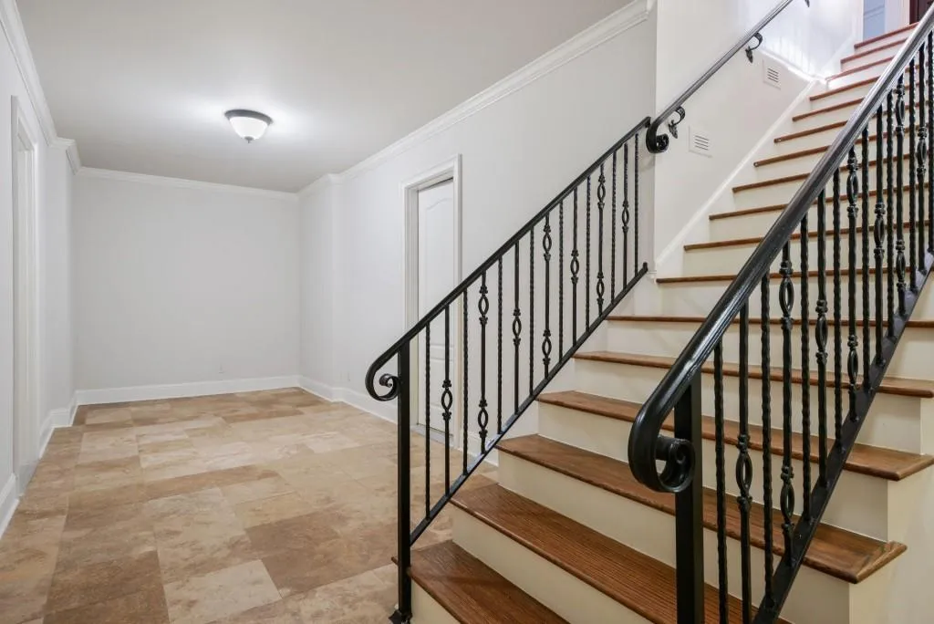 515 Long Glen Drive, Sandy Springs, Georgia 30327, 6 Bedrooms Bedrooms, ,4 BathroomsBathrooms,Residential,Sold,515 Long Glen Drive,7004632