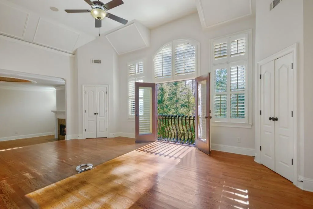 515 Long Glen Drive, Sandy Springs, Georgia 30327, 6 Bedrooms Bedrooms, ,4 BathroomsBathrooms,Residential,Sold,515 Long Glen Drive,7004632