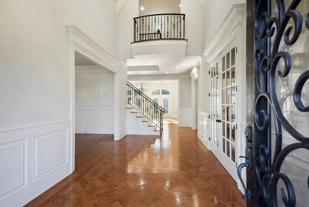 515 Long Glen Drive, Sandy Springs, Georgia 30327, 6 Bedrooms Bedrooms, ,4 BathroomsBathrooms,Residential,Sold,515 Long Glen Drive,7004632